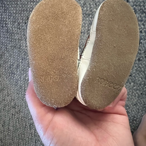 Robeez leather sneakers crib shoes 0-6 months - Picture 4 of 4